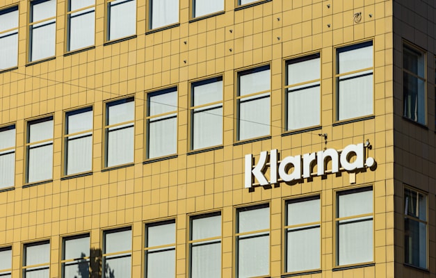 חברת קלרנה עשתה מעבר דרמטי לפתרונות AI והודיעה על פיטורים של 700 אנשי שירות / צילום: Shutterstock חברת קלרנה עשתה מעבר דרמטי לפתרונות AI והודיעה על פיטורים של 700 אנשי שירות / צילום: Shutterstock