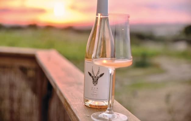 בקבוק של יקב צור / צילום: טל להב