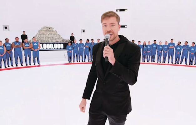 מיסטר ביסט ומשתתפי העונה השנייה. 100 בעלי נטייה אתלטית ו-100 מסתמכים על אינטליגנציה / צילום: צילום מסך