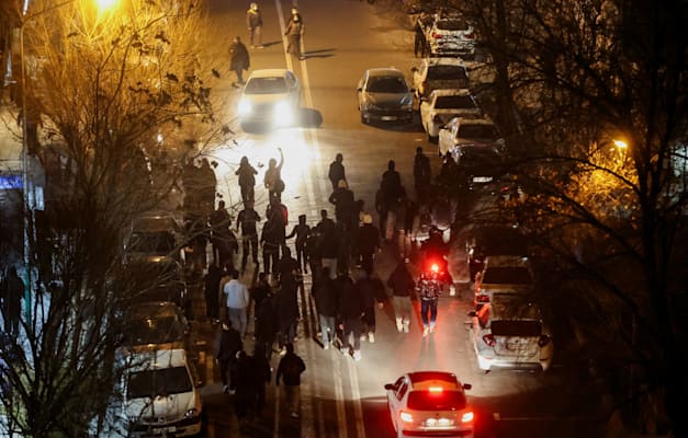 מפגינים בטהרן, החודש. ''מפחד מאוד על כל הקרובים שלי שעוד שם'' / צילום: Reuters, Stringer מפגינים בטהרן, החודש. ''מפחד מאוד על כל הקרובים שלי שעוד שם'' / צילום: Reuters, Stringer