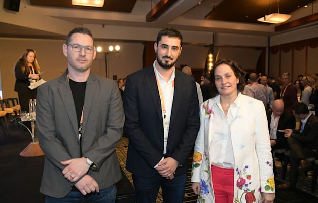 מימין לשמאל: עדי לויתן מנכ''לית אנלייט, יוני חנציס מנכ''ל דוראל אנרגיה, וברקן / צילום: ניר שמול מימין לשמאל: עדי לויתן מנכ''לית אנלייט, יוני חנציס מנכ''ל דוראל אנרגיה, וברקן / צילום: ניר שמול