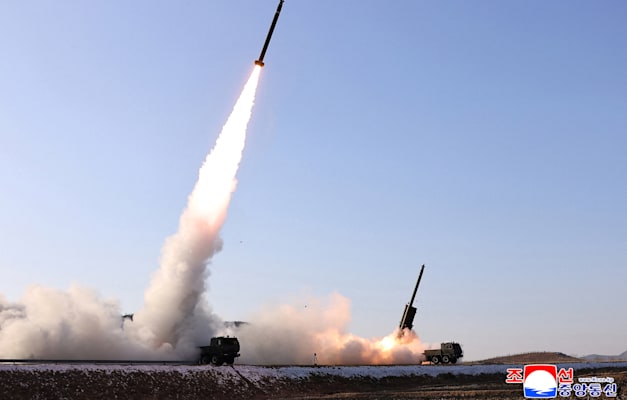 הטילים של צפון קוריאה מוצגים על גבי מסך הטלויזיה הממשלתית / צילום: Reuters, KCNA הטילים של צפון קוריאה מוצגים על גבי מסך הטלויזיה הממשלתית / צילום: Reuters, KCNA