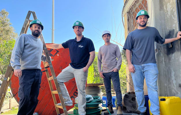 מימין: דור יוסף, דודי וקנין, תומר יוסף ויהונתן רותם מדן PSI. ''עובדים חדשים אומרים: אנחנו לא בנויים לפרוס כבלים'' / צילום: אסף גלעד