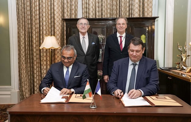 החתימה על מזכר הבנות של חברת אדאני פורטס, מפעילת נמל חיפה, לשותפות אסטרטגית עם נמל מארסיי Fos / צילום: Adani Ports