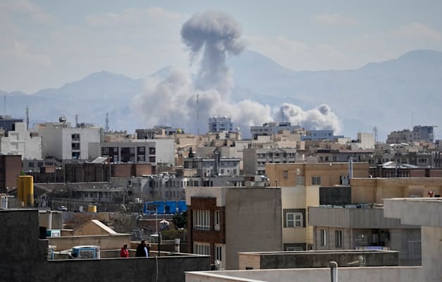 עשן בטהרן לאחר התקיפה המשולבת של ישראל וארה''ב / צילום: AP
