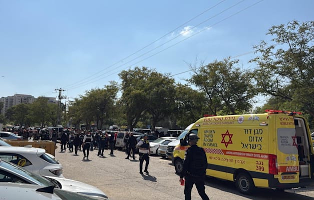 אזור הנפילה בבאר שבע / צילום: מד''א אזור הנפילה בבאר שבע / צילום: מד''א