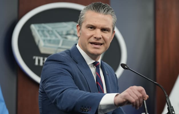 שר ההגנה האמריקאי פיט הגסת' בנאומו היום / צילום: ap, Mark Schiefelbein שר ההגנה האמריקאי פיט הגסת' בנאומו היום / צילום: ap, Mark Schiefelbein