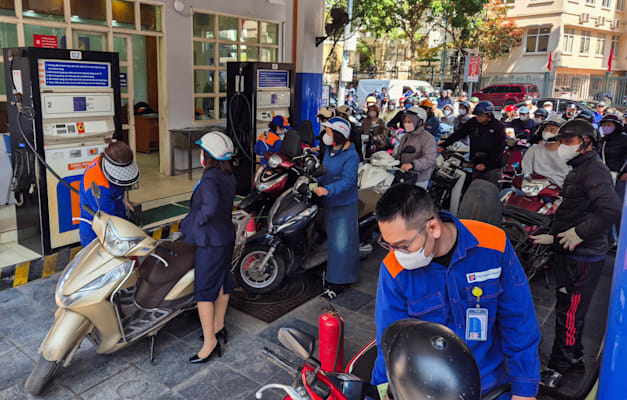 מחירי הדלק עלו ב־85 מדינות לפחות / צילום: Reuters, Khanh Vu