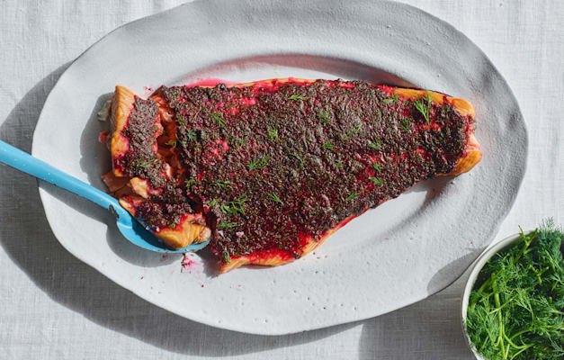 סלמון עם חזרת ורודה ושמיר / צילום: דן פרץ, סטיילינג: נורית קריב