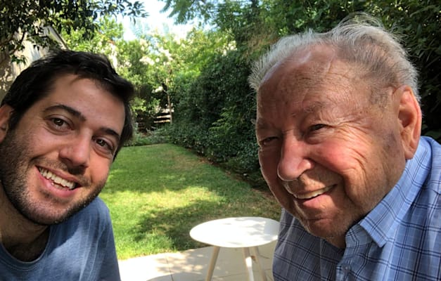 עמי לוטבק, יחד עם סבו מרדכי אדלר ז''ל / צילום: תמונה פרטית