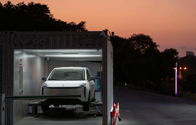 תחנת החלפת סוללות של CATL. חברות כמו פורד, טסלה וג'נרל מוטורס מסמתכות עליה / צילום: ap, Ng Han Guan תחנת החלפת סוללות של CATL. חברות כמו פורד, טסלה וג'נרל מוטורס מסמתכות עליה / צילום: ap, Ng Han Guan