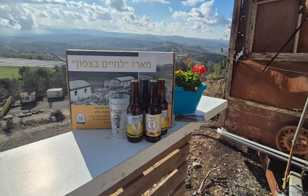 בירה על הגבול במנרה / צילום: נעם ארליך