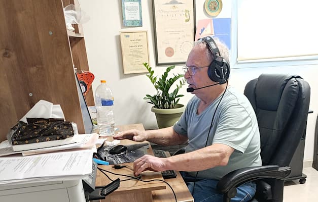 חיים זליכובסקי, נציג שירות במוקד למען אזרחים ותיקים / צילום: פרטי חיים זליכובסקי, נציג שירות במוקד למען אזרחים ותיקים / צילום: פרטי
