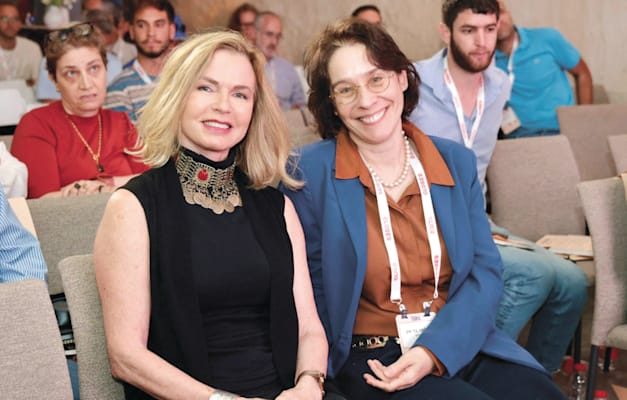 אלונה בר און, מו''ל גלובס, ומיכל ברוורמן־בלומנשטיק / צילום: ניב קנטור אלונה בר און, מו''ל גלובס, ומיכל ברוורמן־בלומנשטיק / צילום: ניב קנטור