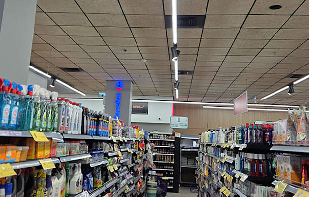 סניף קרפור סיטי בתל אביב / צילום: גלית חתן