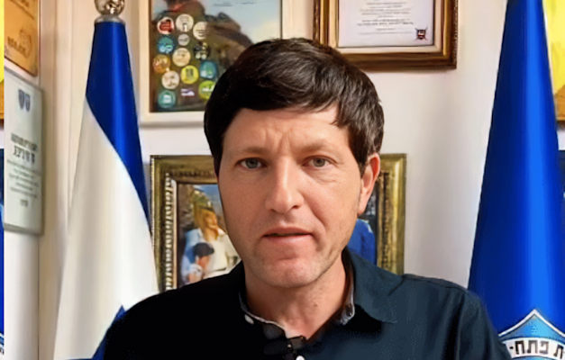 רמי גרינברג, ראש עיריית פתח תקוה. הכניס את האפליקציה אחרי רצח זלקה / צילום: צילום מסך פייסבוק רמי גרינברג, ראש עיריית פתח תקוה. הכניס את האפליקציה אחרי רצח זלקה / צילום: צילום מסך פייסבוק