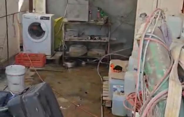 מגורים של עובדים זרים בישראל. נעים בין תנאים הולמים ללינה באתר פסולת / צילום: רשות האוכלוסין וההגירה מגורים של עובדים זרים בישראל. נעים בין תנאים הולמים ללינה באתר פסולת / צילום: רשות האוכלוסין וההגירה