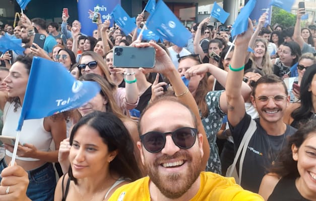 רפלוביץ' במסיבת ההנפקה של מאנדיי. צמח איתה מ-90 עובדים ל-3,000 / צילום: פרטי