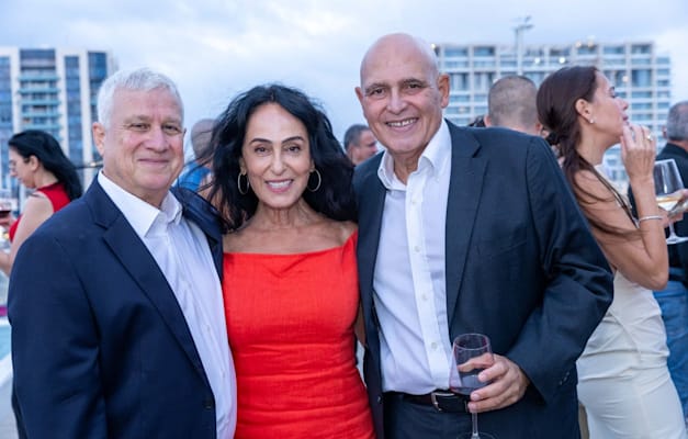 דוד פתאל, מייסד ובעל השליטה בקבוצת פתאל, הזמרת ריטה ורוני יצחקי מבעלי קבוצת יצחקי / צילום: עזרא לוי דוד פתאל, מייסד ובעל השליטה בקבוצת פתאל, הזמרת ריטה ורוני יצחקי מבעלי קבוצת יצחקי / צילום: עזרא לוי