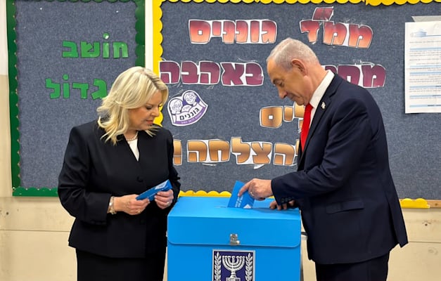 ראש הממשלה בנימין נתניהו ורעייתו שרה נתניהו הצביעו בקלפי בירושלים / צילום: דוברות ראש הממשלה