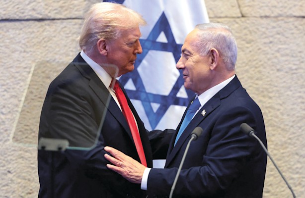 נתניהו וטראמפ בכנסת. ''לראש הממשלה יש עוד נשק סודי, רון דרמר'' / צילום: ap, Evelyn Hockstein נתניהו וטראמפ בכנסת. ''לראש הממשלה יש עוד נשק סודי, רון דרמר'' / צילום: ap, Evelyn Hockstein