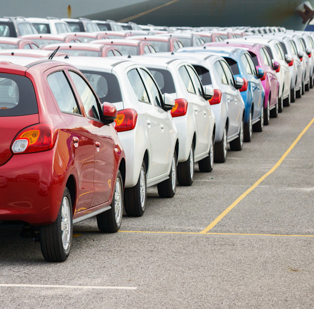 רכבים חדשים / צילום: Shutterstock, BkkPixel