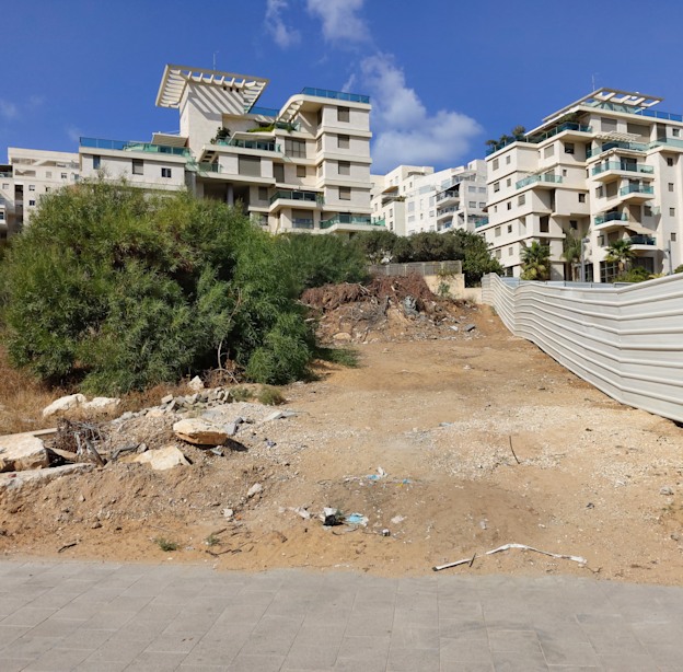 מגרש ריק ברחוב איינשטיין בת''א / צילום: איל יצהר