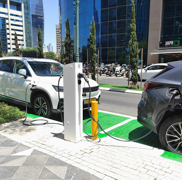 נקודת טעינה חשמלית ברמת גן / צילום: Shutterstock