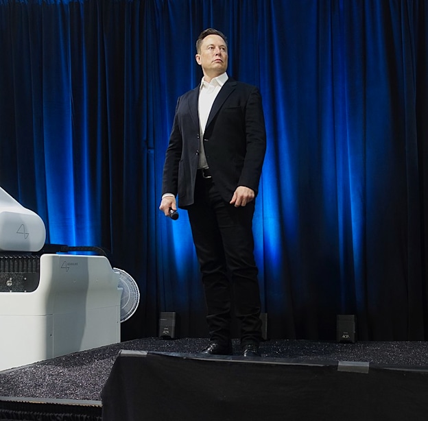 אילון מאסק מציג את ''ניוראלינק'', סטארט-אפ השבבים למוח, 2022 / צילום: ויקיפדיה