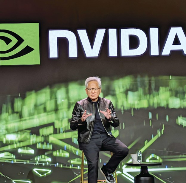 הנאום הפך לתצוגת תכלית. מנכ''ל אנבידיה הואנג בכנס CES השבוע / צילום: Reuters, Kyodo