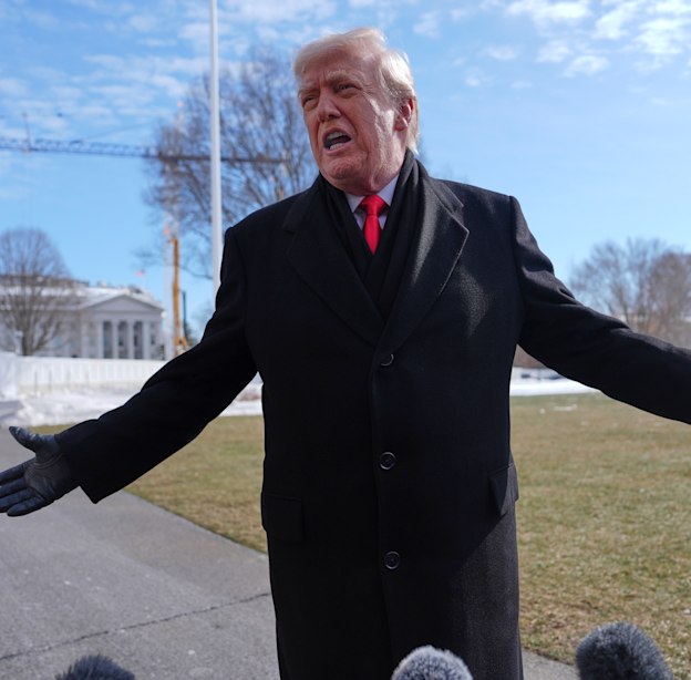 נשיא ארה''ב דונלד טראמפ משוחח עם עיתונאים / צילום: ap, Evan Vucci