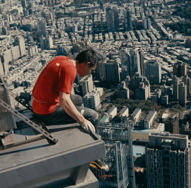 השבוע. לנצח את הפחד עבור מעסיק / צילום: באדיבות נטפליקס Skyscraper Live