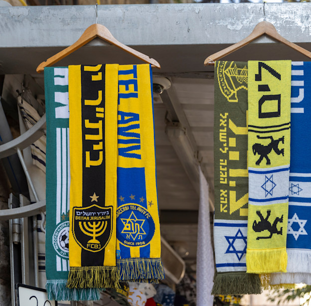 באיזה שיר ישראלי מוזכר הפסד ה־5:0 של מכבי תל אביב למכבי חיפה? / צילום: Shutterstock