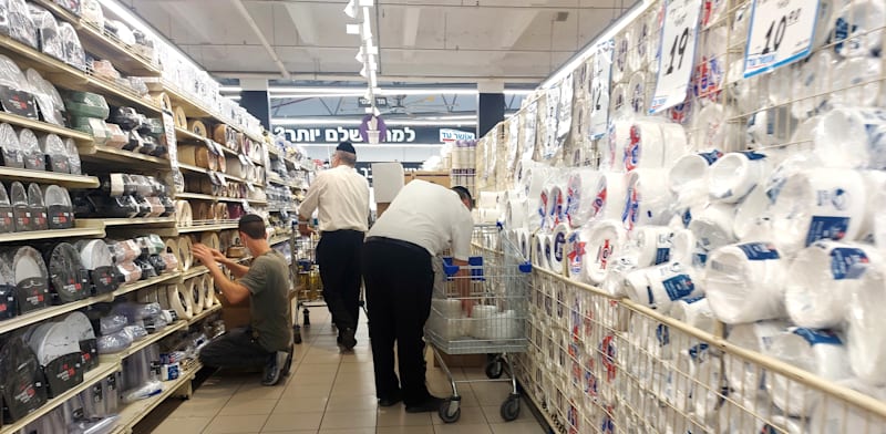 סניף של רשת אושר עד. 39% בחרו בה כרשת הזולה ביותר / צילום: תמר מצפי