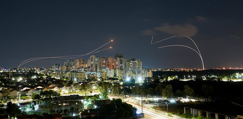 יירוטים של כיפת ברזל מעל אשקלון / צילום: Associated Press, Tsafrir Abayov