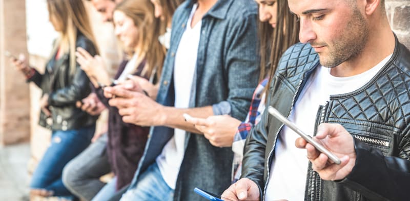 האינטרנט בישראל הוא בין המהירים בעולם, עד שיוצאים מהבית / צילום: Shutterstock, View Apart