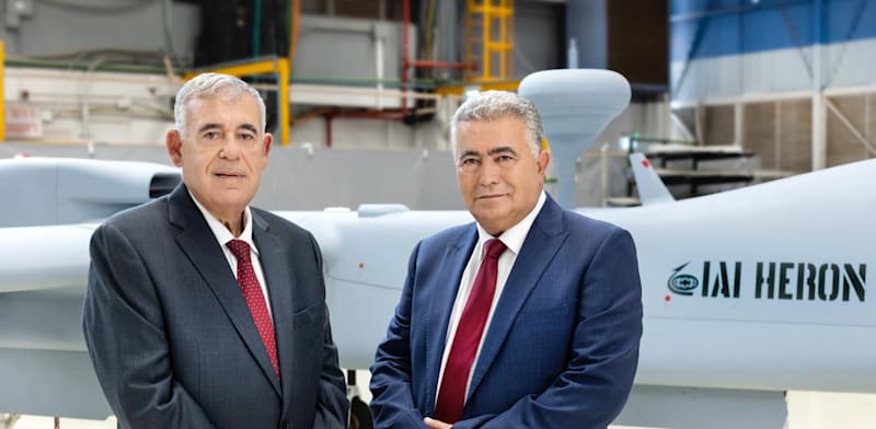 יו''ר תע''א, עמיר פרץ, לצד המנכ''ל בועז לוי / צילום: התעשייה האווירית