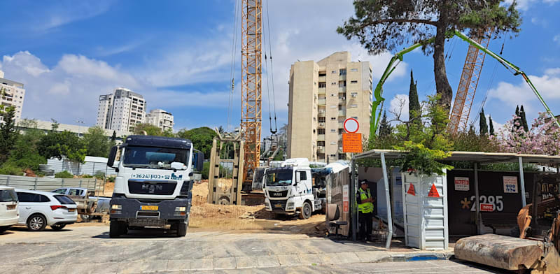אתר בנייה. באוצר טוענים שקשה להוכיח שעיכובים נגרמו כתוצאה ישירה מהמלחמה / צילום: טלי בוגדנובסקי