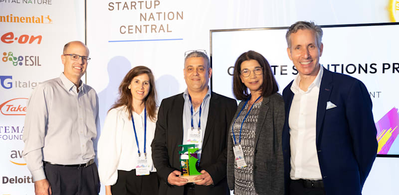 הענקת פרס פתרונות אקלים של חברת טאקדה לנציגי חברת אנבומד / צילום: אלירן אביטל