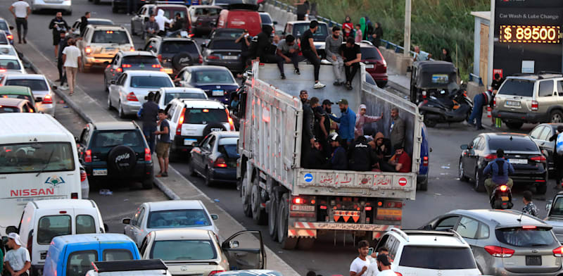 המוני לבנונים נמלטים מאזור צידון לאחר אזהרת צה''ל, השבוע / צילום: ap, Mohammad Zaatari