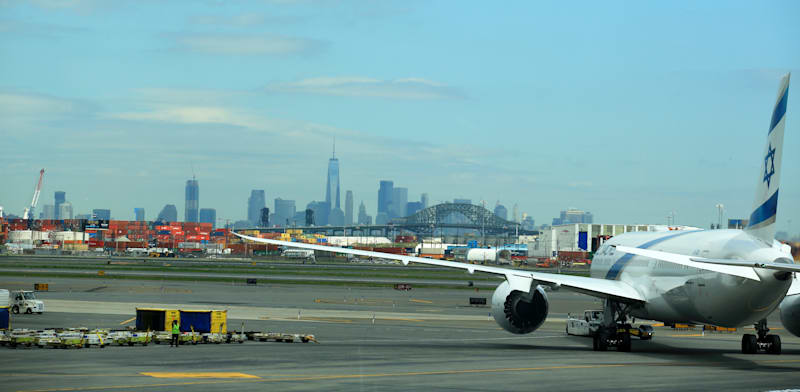 מטוס אל על בנמל תעופה ניוארק, ניו ג'רזי / צילום: Shutterstock