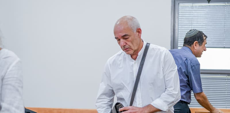 רונאל פישר בבית המשפט המחוזי, אוק' 24 / צילום: רפי קוץ