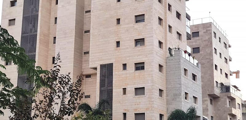 הבניין בגבעת אולגה / צילום: יפתח לוי