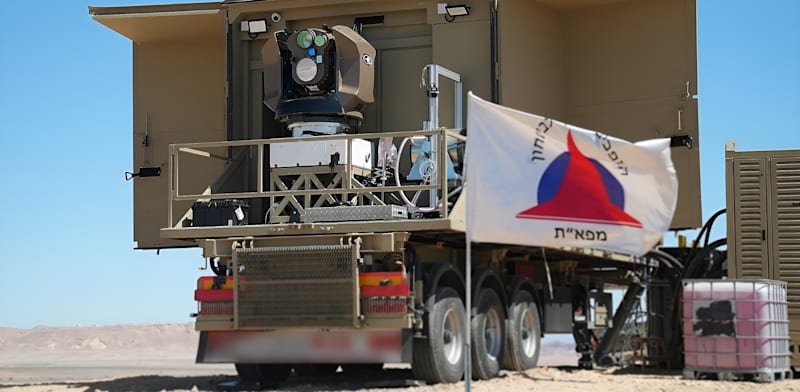 פריסת מערכת ''מגן אור'' ניידת / צילום: דוברות משרד הביטחון
