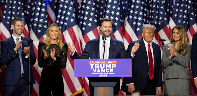 טראמפ וסגנו ואנס, בכנס מפלגתו בפאלם ביץ', אתמול / צילום: ap, Alex Brandon