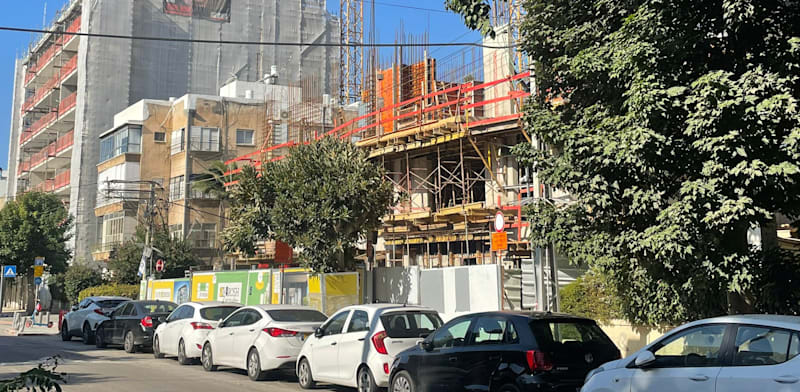 בנייה ברחוב פנקס, תל אביב / צילום: נוי מאיה