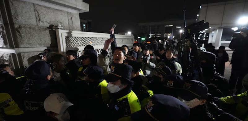 דרום קוריאה. הנשיא הכריז על משטר צבאי / צילום: ap, Lee Jin-man