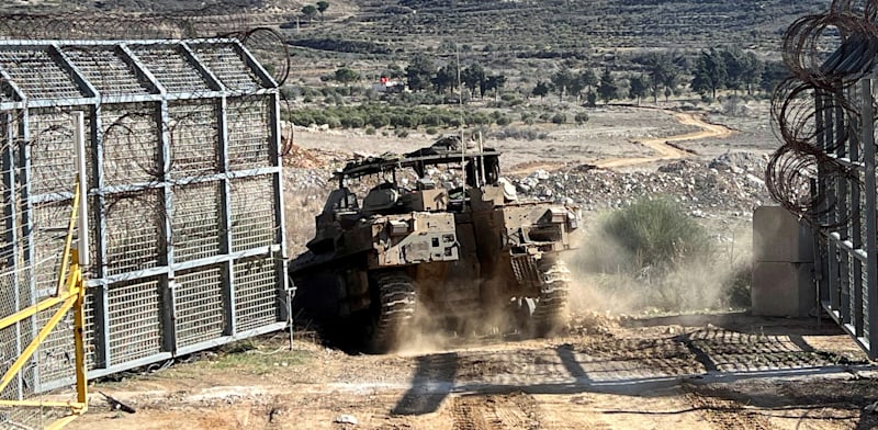 נגמ''ש ישראלי בדרכו לסוריה / צילום: Reuters, Avi Ohayon