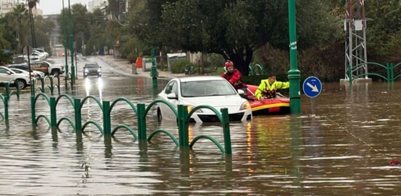 הצפות בחדרה / צילום: כבאות והצלה חדרה