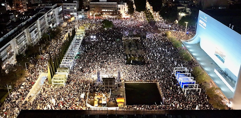 כיכר הבימה הערב (ג') - אלפים בהפגנה נגד הממשלה / צילום: עמיר טרקל